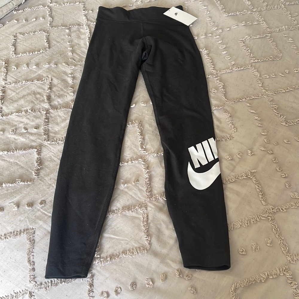 NWT womens Nike leggings